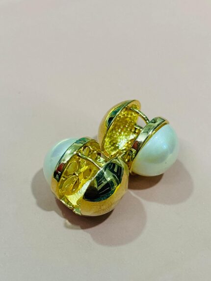 Unique Pearl Stud Earring